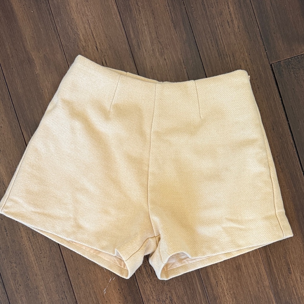 VRG Girl Women's Cream Shorts